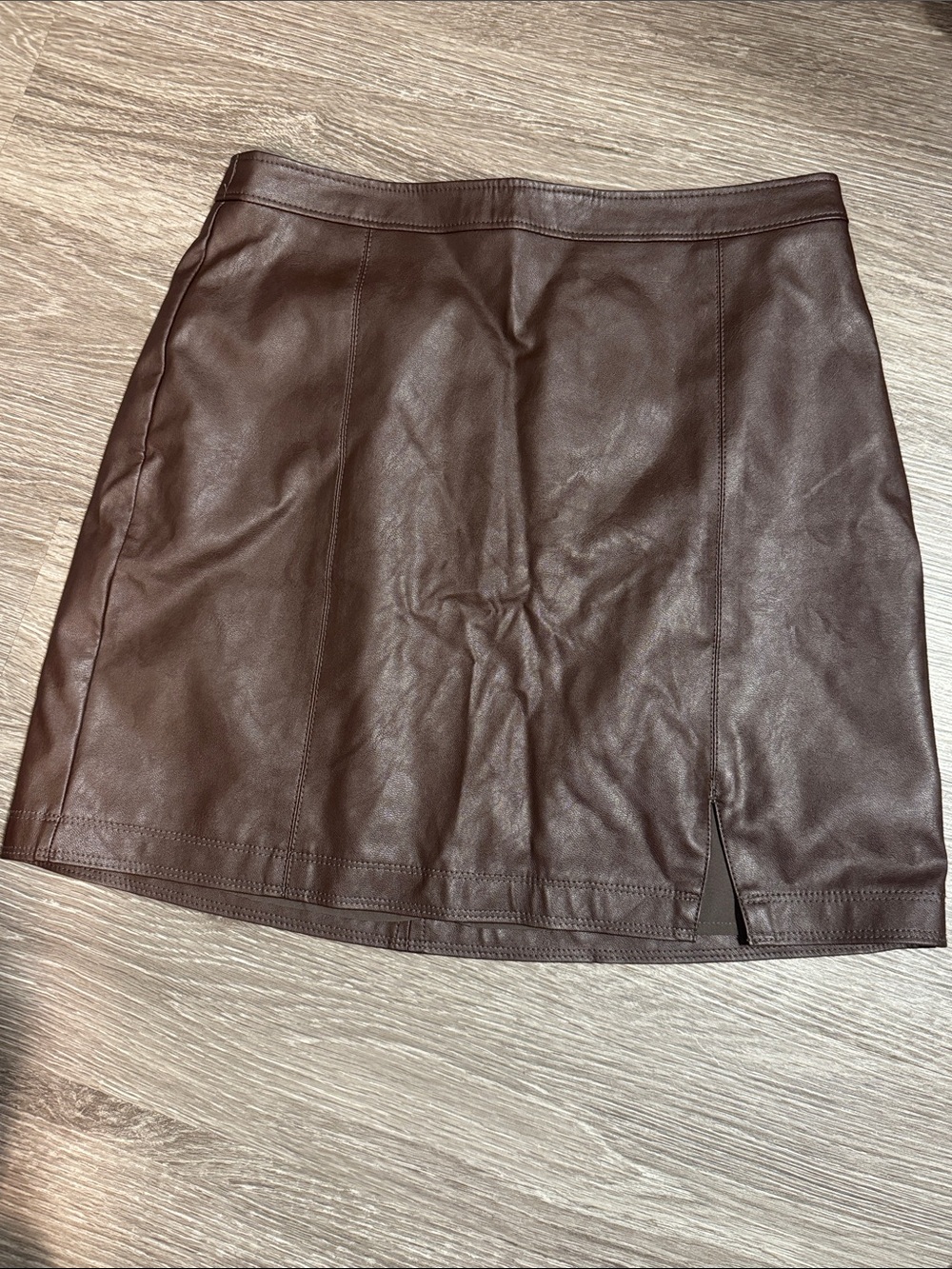 Abercrombie & Fitch. Vegan Leather Mini Skirt in Dark Brown. Size M